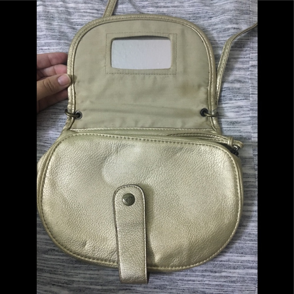 Gold Roxy crossbody💕 - Picture 2 of 3